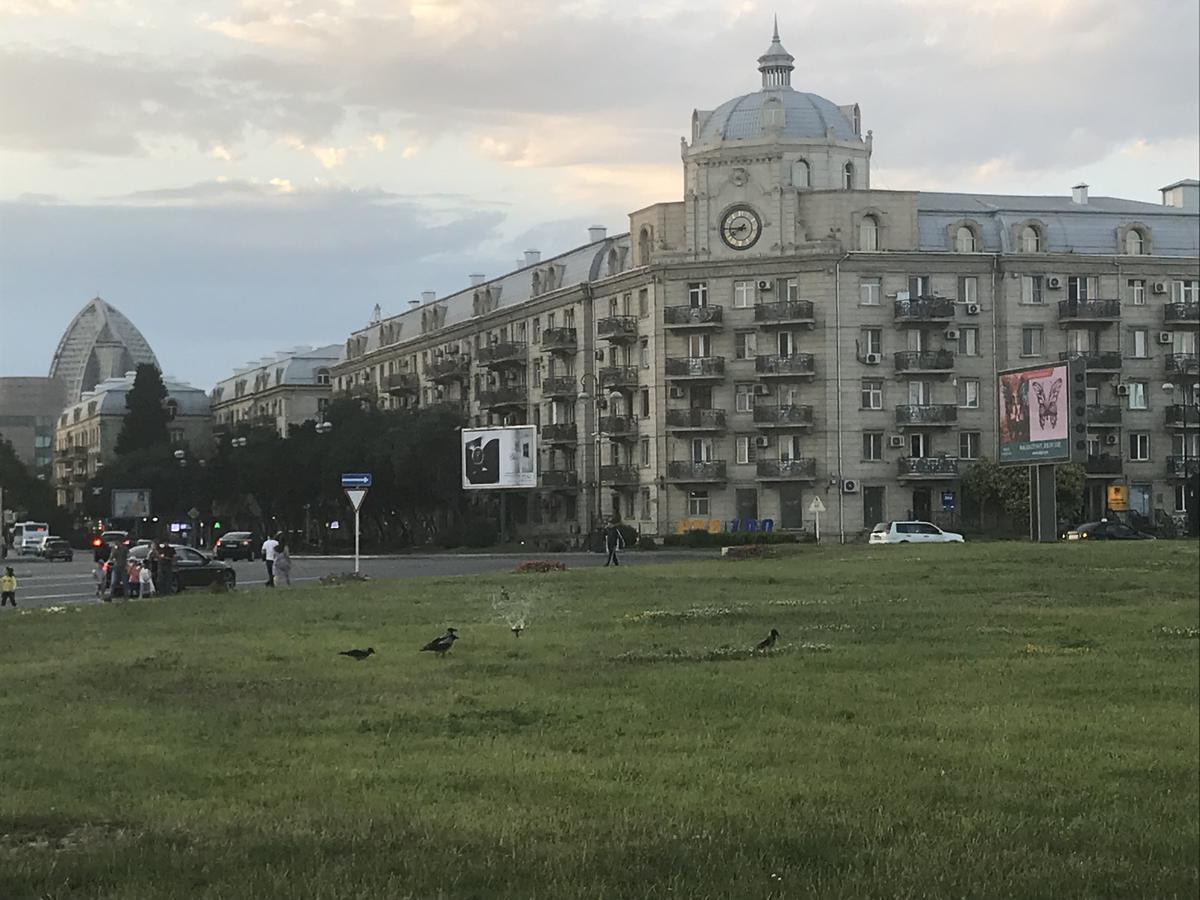 Boulevard Apartment With Sea View Баку Экстерьер фото