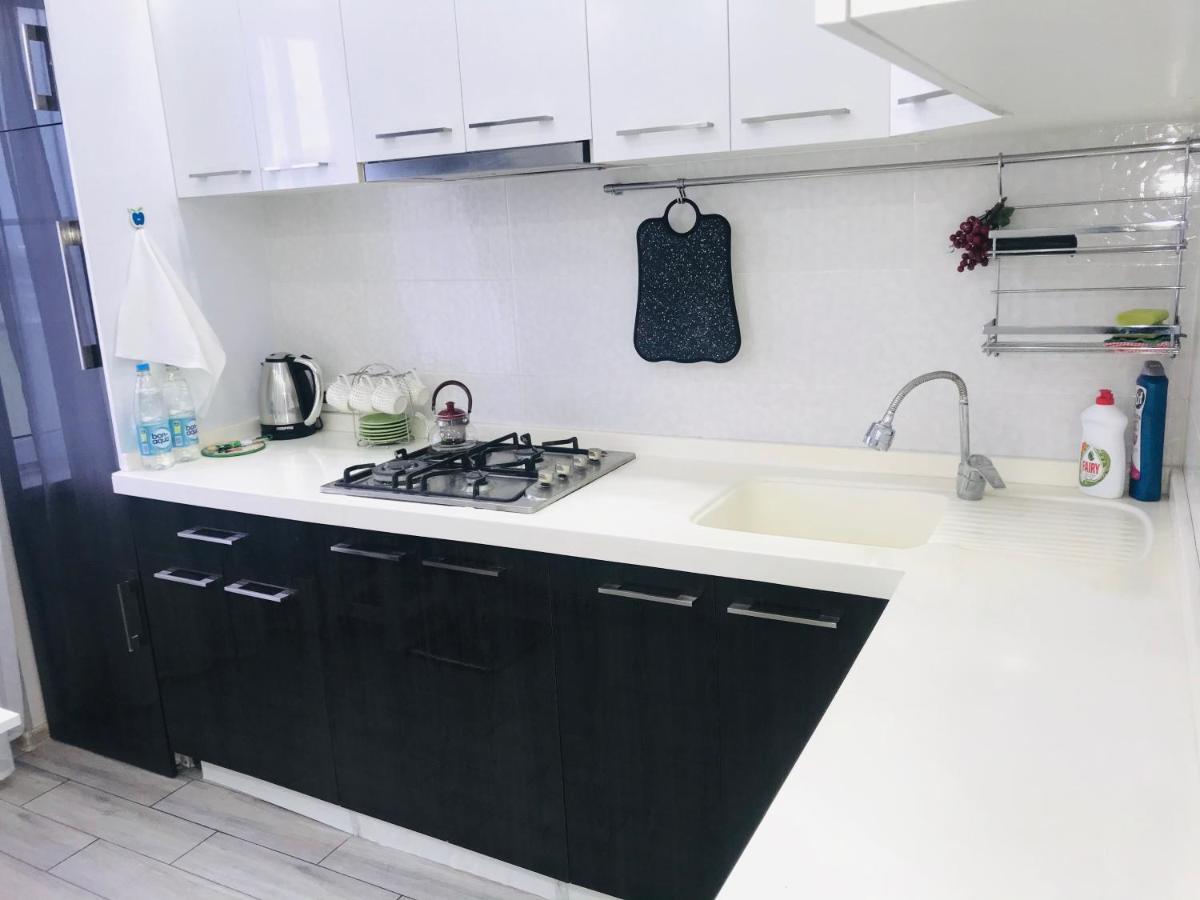 Boulevard Apartment With Sea View Баку Экстерьер фото